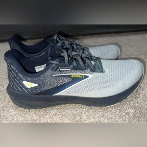 Brooks Launch 10 Shoes